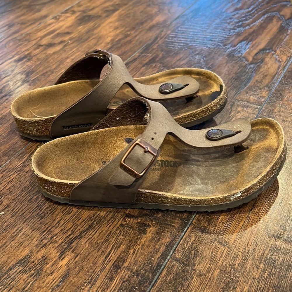 BIRKENSTOCK Gizeh sandal size 3.5 -4 girls